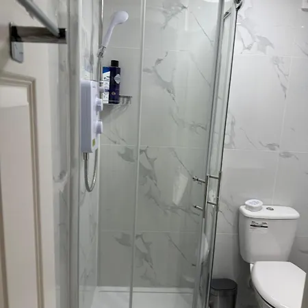 Luxury Studio In Victoria, 7 Minutes Walk To Victoria Station, Room 1 London Exterior photo