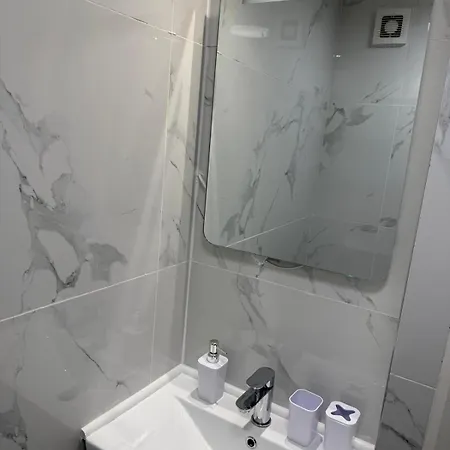 Luxury Studio In Victoria, 7 Minutes Walk To Victoria Station, Room 1 London Exterior photo