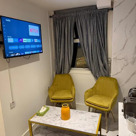 Luxury Studio In Victoria, 7 Minutes Walk To Victoria Station, Room 1 London Exterior photo