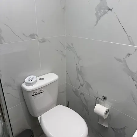 Luxury Studio In Victoria, 7 Minutes Walk To Victoria Station, Room 1 London Exterior photo