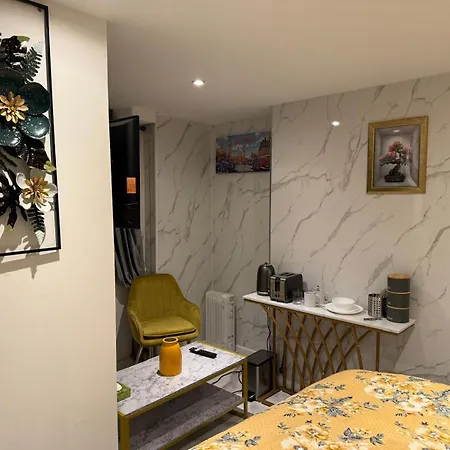 Luxury Studio In Victoria, 7 Minutes Walk To Victoria Station, Room 1 London Exterior photo