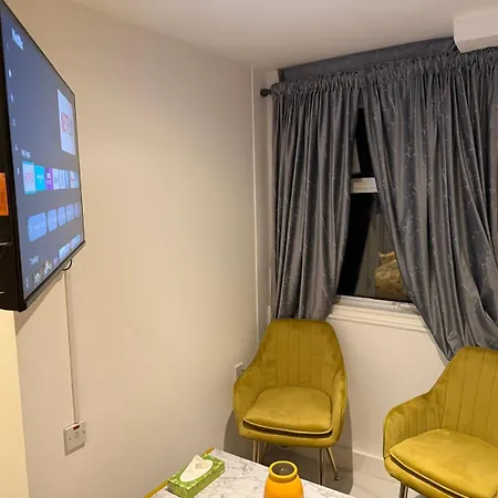 Luxury Studio In Victoria, 7 Minutes Walk To Victoria Station, Room 1 London Exterior photo